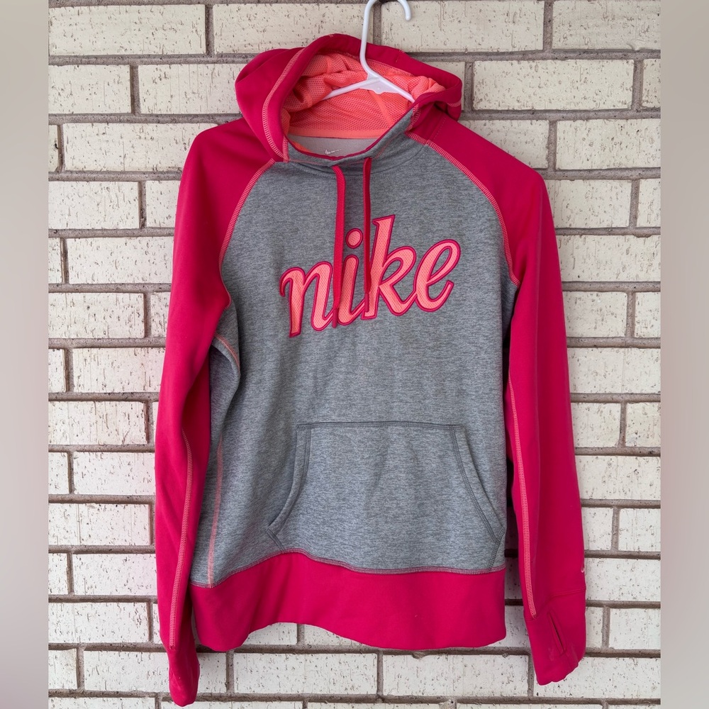 NIKE therma fit women’s multi color hoodie never worn